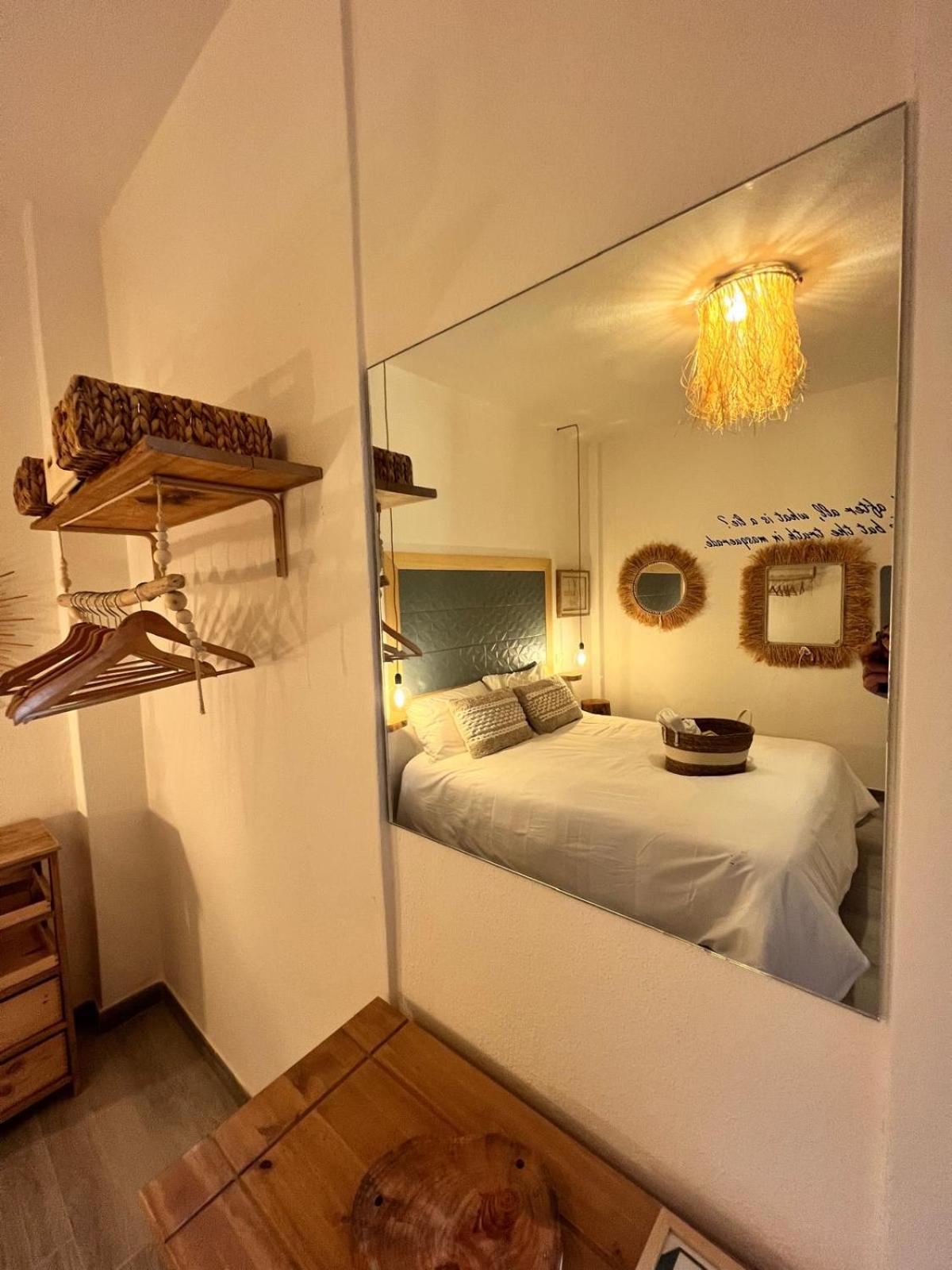 Le Maschere B&B サンタ・テレーザ・ガッルーラ エクステリア 写真