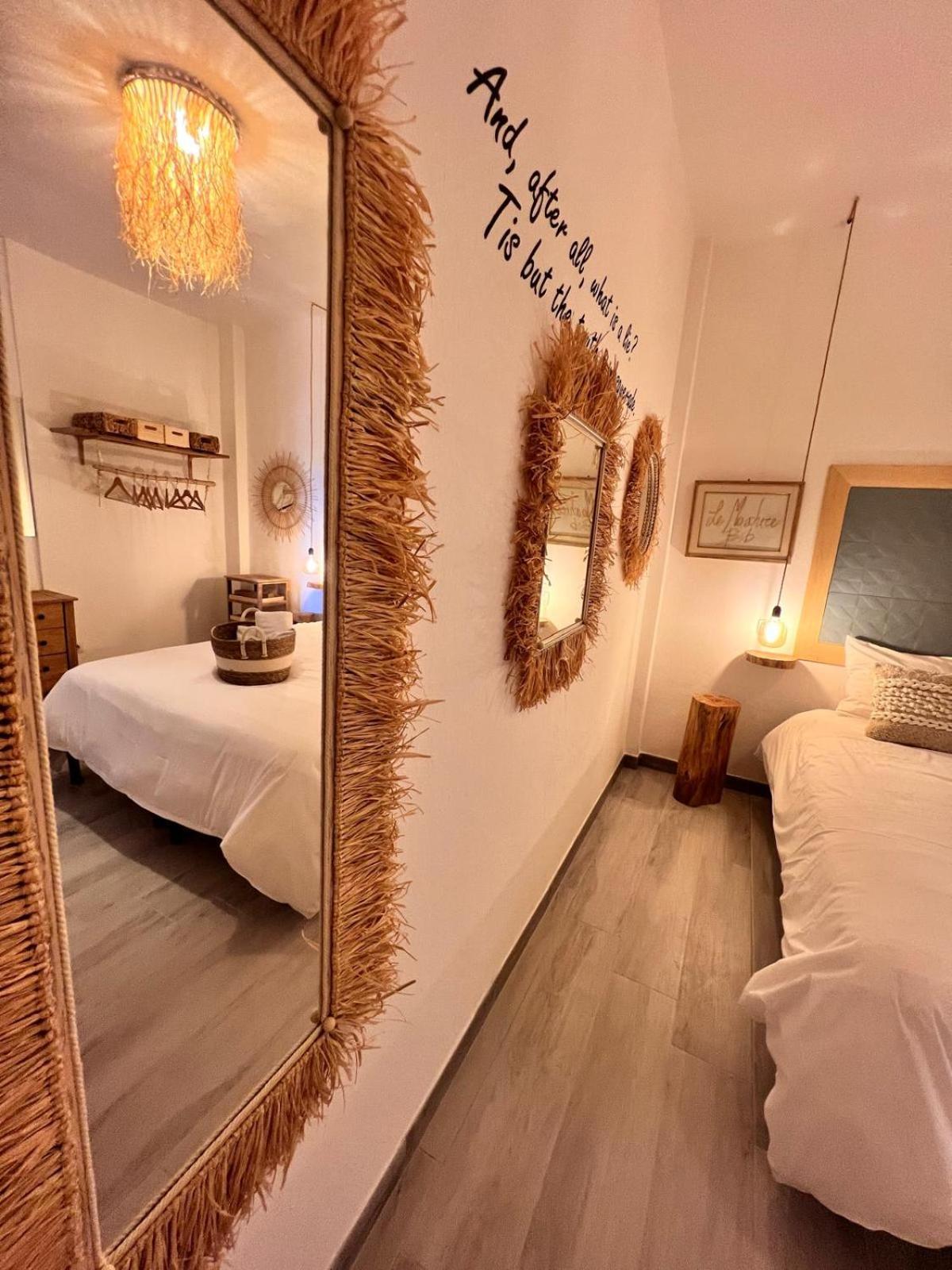 Le Maschere B&B サンタ・テレーザ・ガッルーラ エクステリア 写真